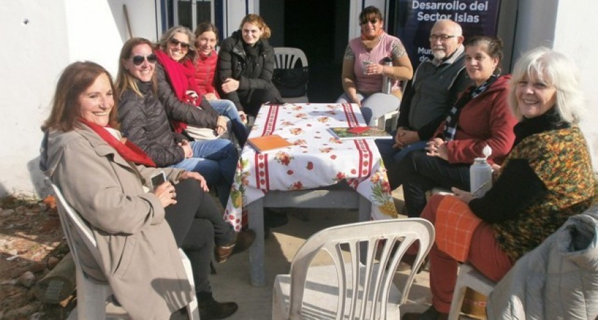 Funcionarios municipales se reunieron con vecinos del sector isle&ntilde;o