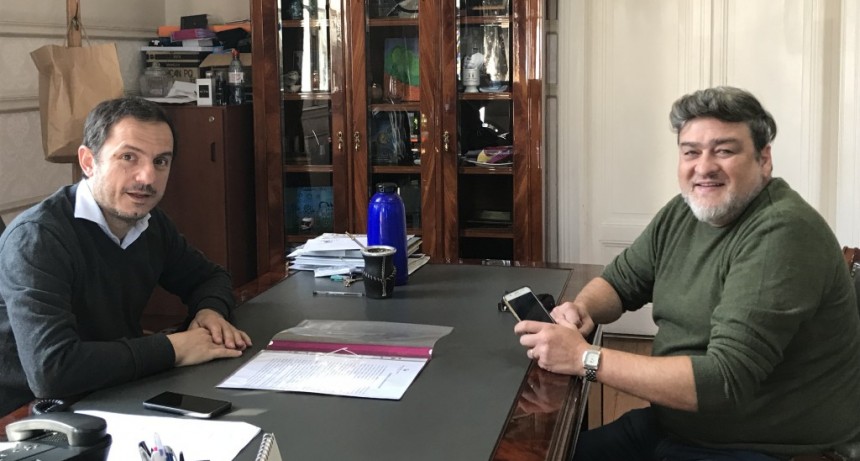 Abella recibi&oacute; al artista Walter Melo
