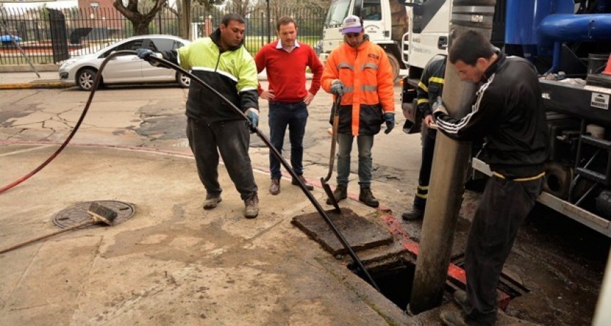 Contin&uacute;a la limpieza de pluviales en distintos puntos de la ciudad   