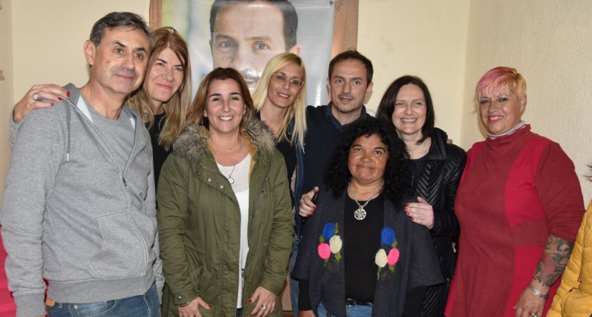 Junto a voluntarios, Abella inaugur&oacute; un nuevo local partidario en Ariel del Plata