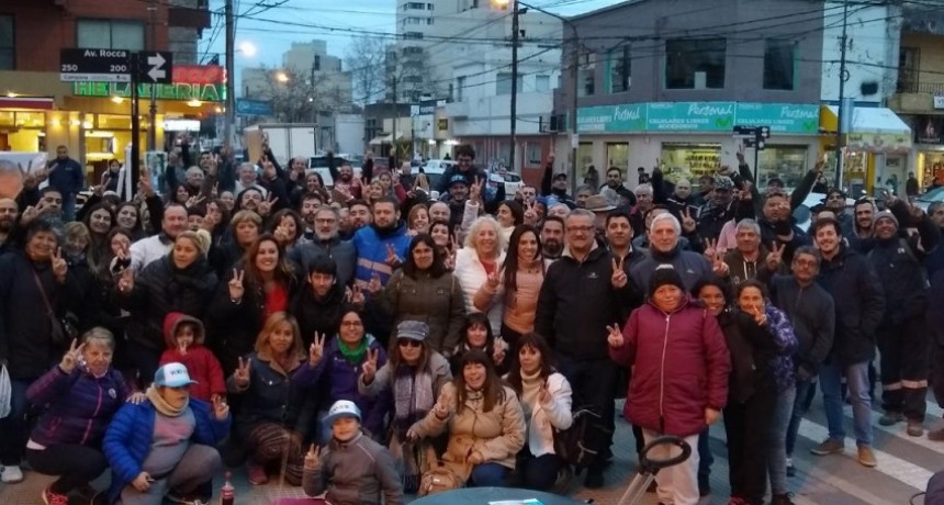 El Frente de TODOS cerr&oacute; su campa&ntilde;a en la Avda. Rocca