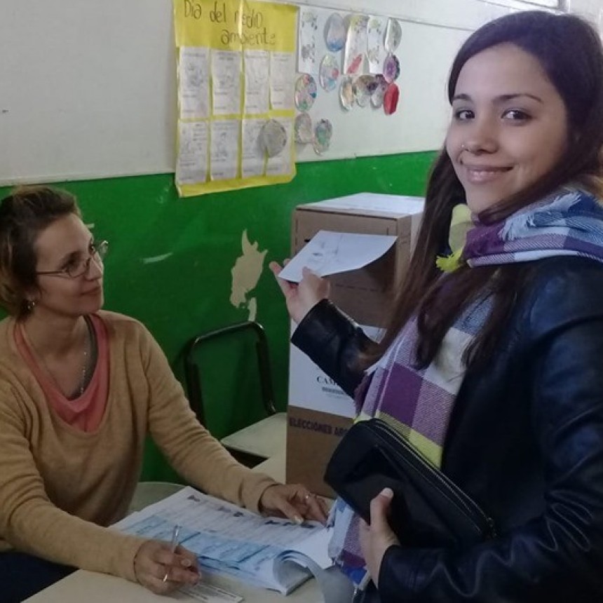 Brenda Reymundo fue la tercera candidata a Intendente en emitir su voto
