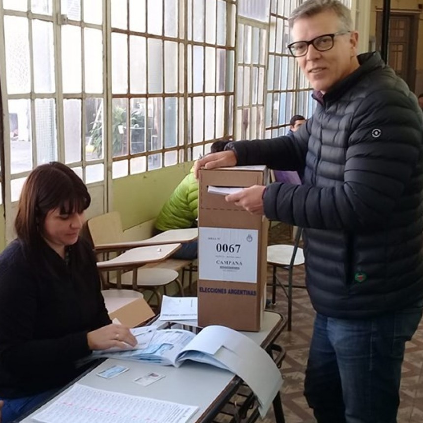 El cuarto candidato a Intendente en votar fue Axel Cantlon
