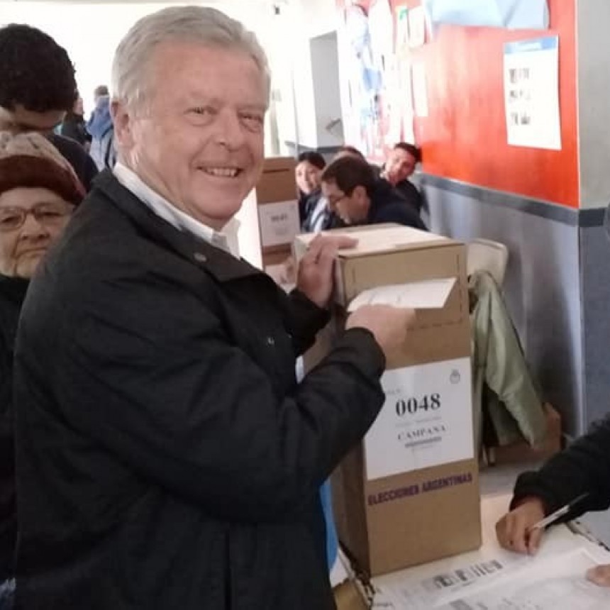 Voto el candidato del Frente de Todos Rub&eacute;n Romano