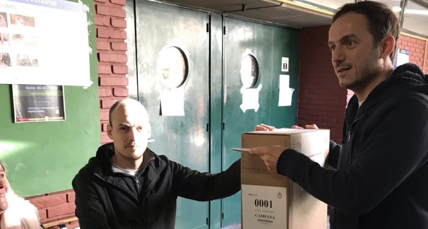 Sebasti&aacute;n Abella gan&oacute; las elecciones primarias en Campana