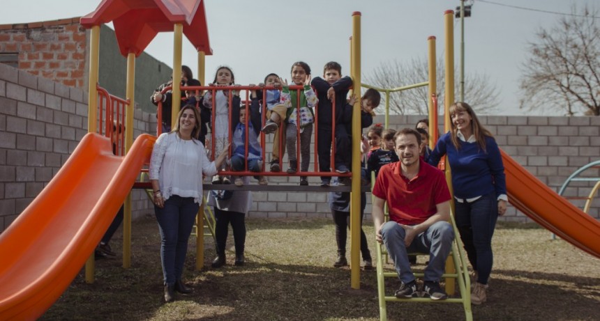 El jard&iacute;n de Dallera ahora cuenta con un seguro muro perimetral y moderno parque de juegos