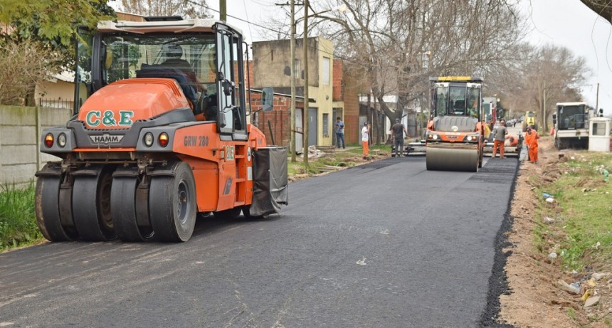 Lubo: las obras de asfalto avanzan ahora por la calle R&iacute;o Negro