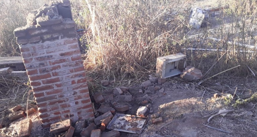 Las Acacias: vuelven a vandalizar la luminaria de la rotonda de Ruta 6