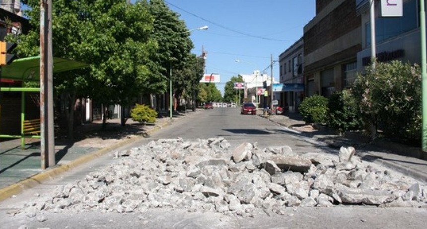Cierran temporalmente el tránsito en la calle 9 de Julio para realizar reparaciones