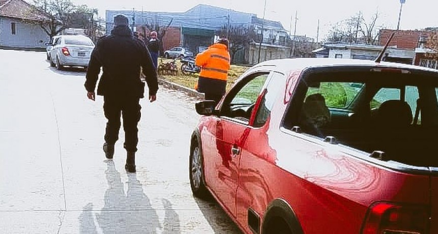 Infraccionan a quienes circulan en contramano por el acceso de Ruta 6 y Cabrera