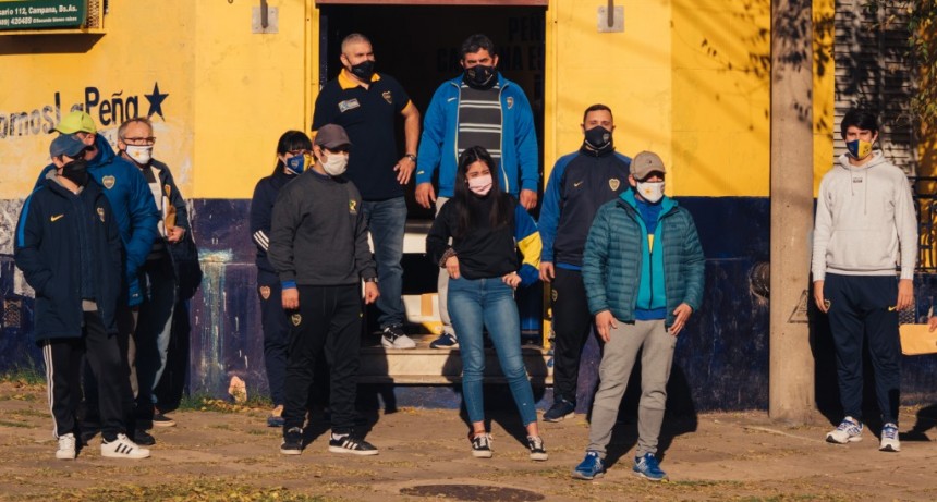 La peña Campana es de Boca junta juguetes por el Día del Niño