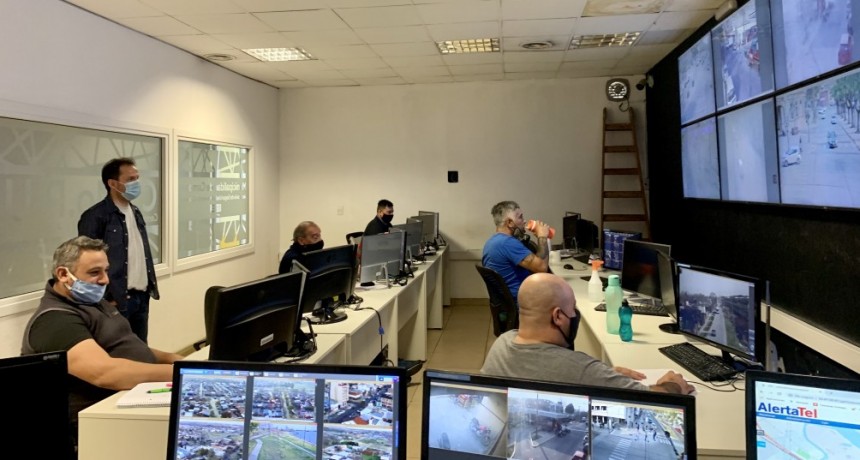 Abella visitó el CIMoPU para reconocer la labor de los trabajadores