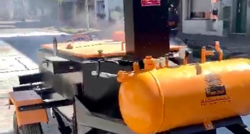 El Municipio adquirió una máquina para reforzar las tareas de mantenimiento de calles 