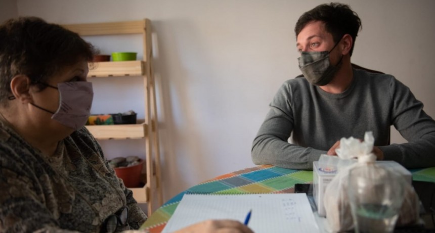 Alejo Sarna visitó a Mary, la primer jubilada por tareas de cuidado