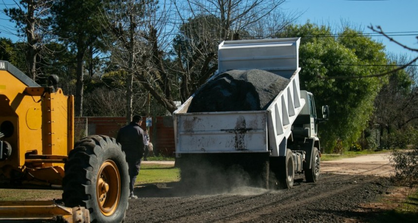 El Municipio también colocó escoria en Los Pioneros