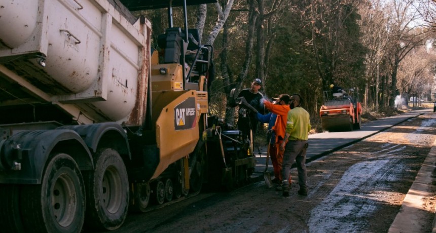 El plan de asfalto del Municipio ahora avanza por Ariel del Plata