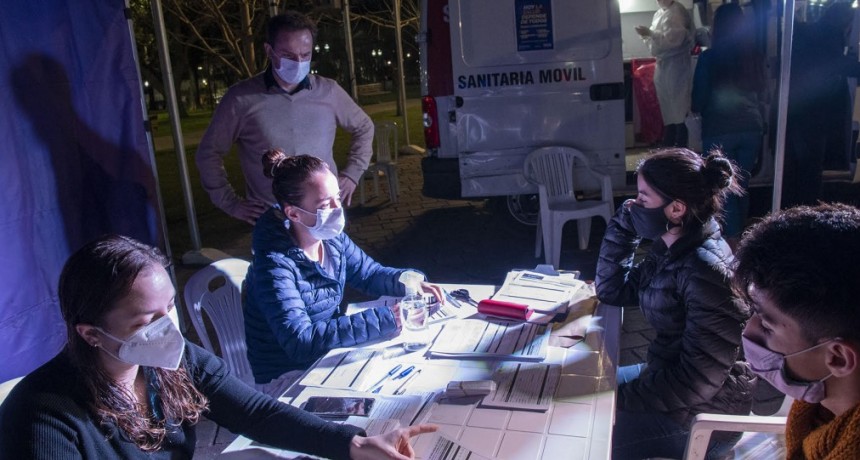  En un operativo nocturno, el Municipio realizó más de 70 hisopados