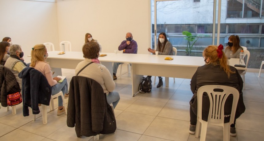 Con foco en la educación, Elisa Abella se reunió con padres de alumnos y referentes barriales   