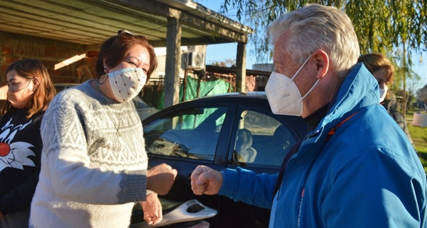 Rubén Romano inició su campaña puerta a puerta