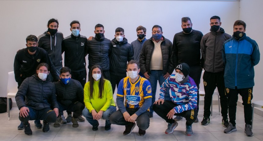 El Intendente recibió al equipo de Club Puerto Nuevo que se consagró campeón 