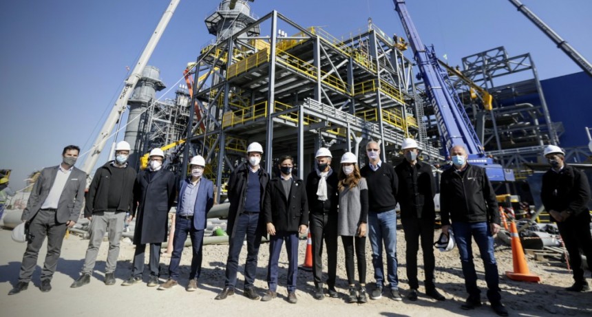 Kicillof recorrió las obras que aumentarán la potencia de la Central Térmica Ensenada Barragán 