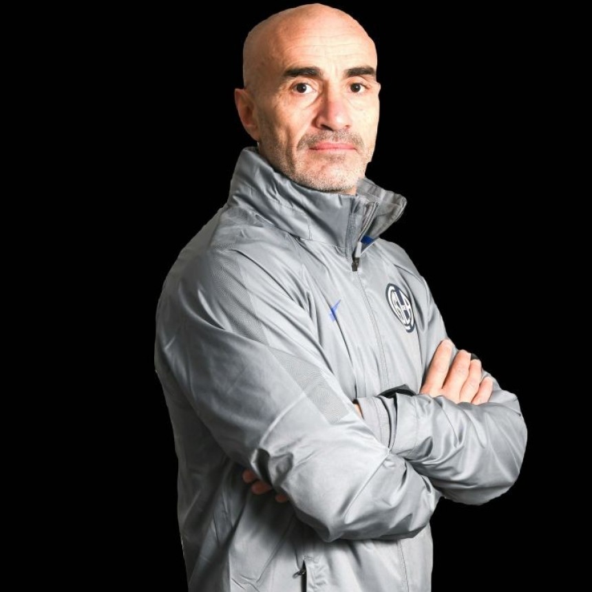 Pese al presente del equipo, Paolo Montero continuará en el cargo