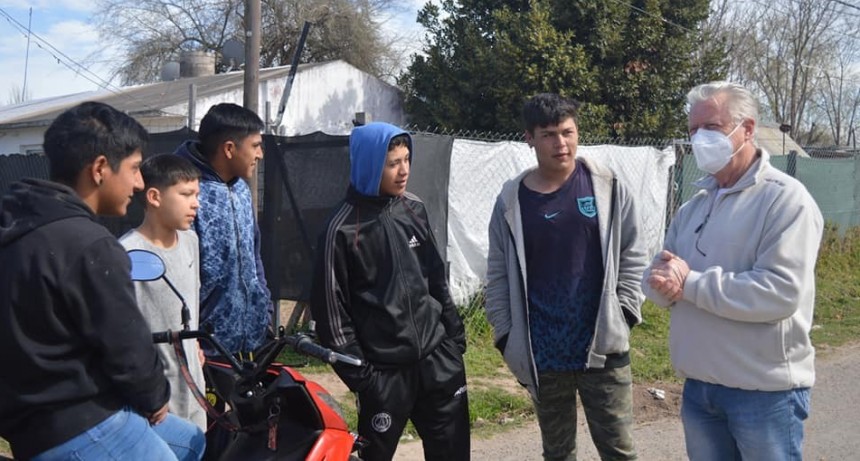 Romano suma propuestas y recoge reclamos en los barrios