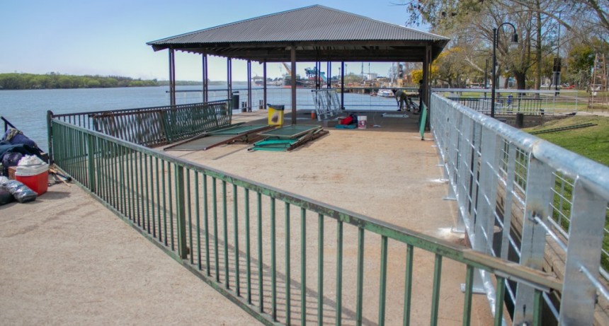 Nueva Costanera: realizan el recambio de las barandas del muelle principal 