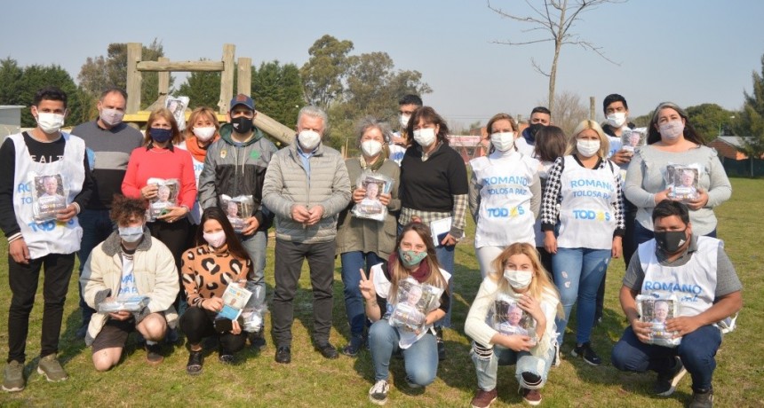 Romano charló con vecinos de Los Pioneros  y Jardín de Los Pioneros