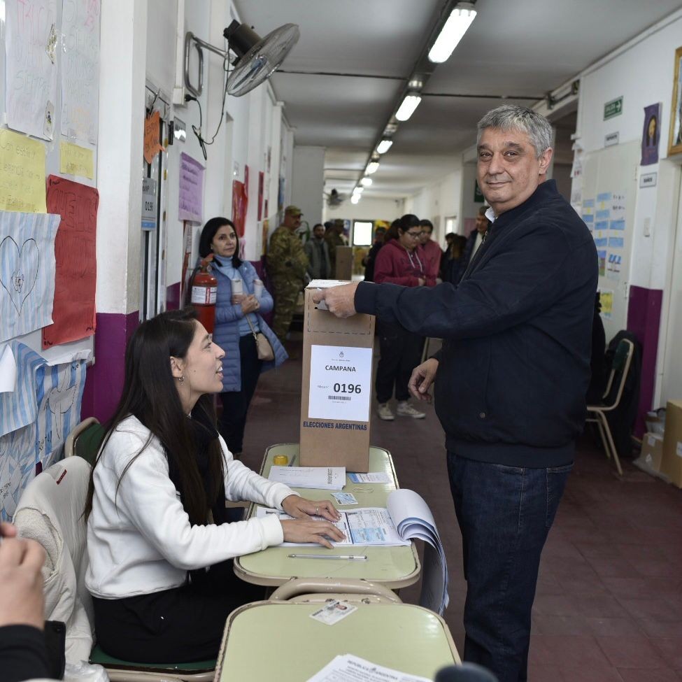 Carlos Ortega el primer candidato de UP que emitió su voto