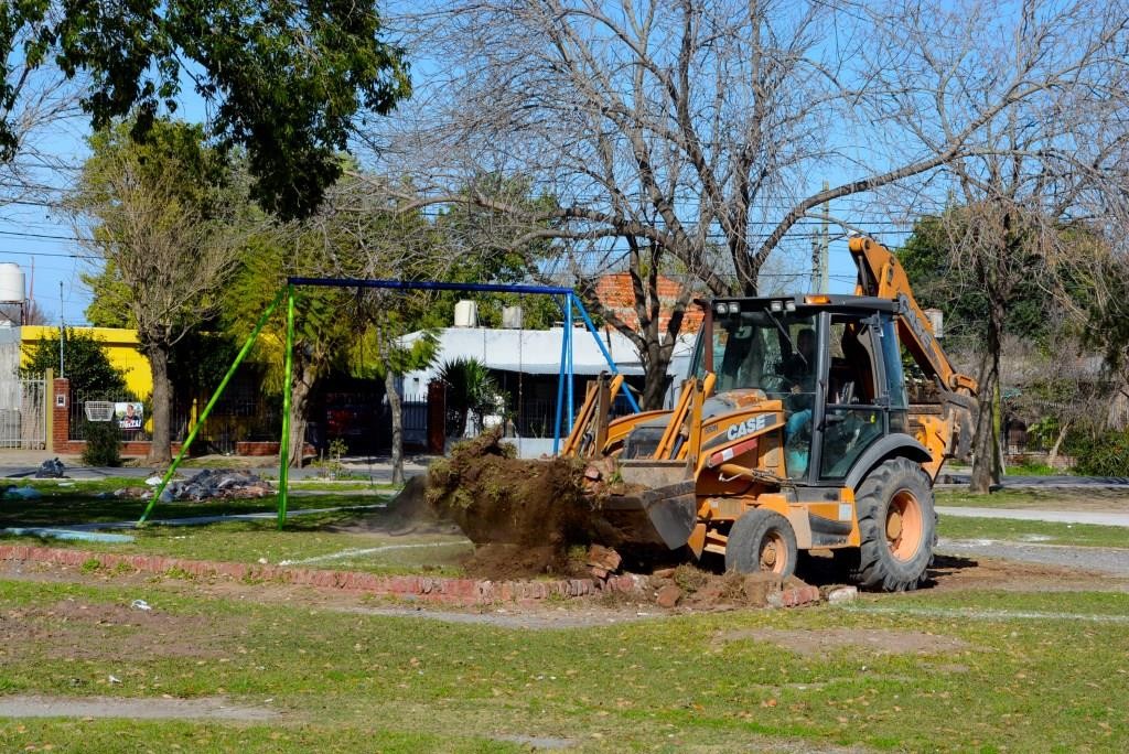 Las Acacias: el Municipio comenzó la obra de puesta en valor de la plaza