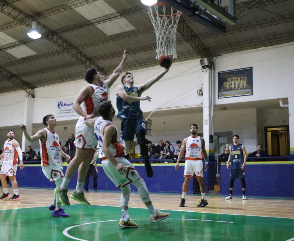 Ciudad de Campana recibió a Regatas de San Nicolás por el Torneo Provincial