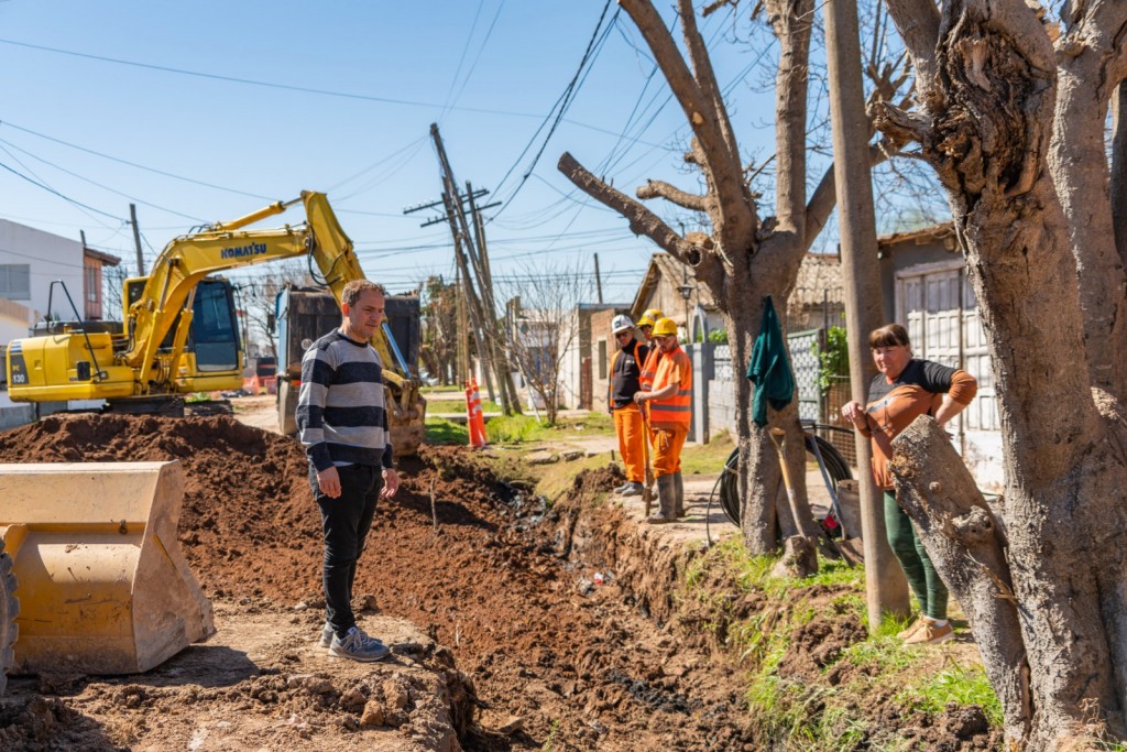 Barrio Lubo: las obras de asfalto y cloacas avanzan por la calle San Luis