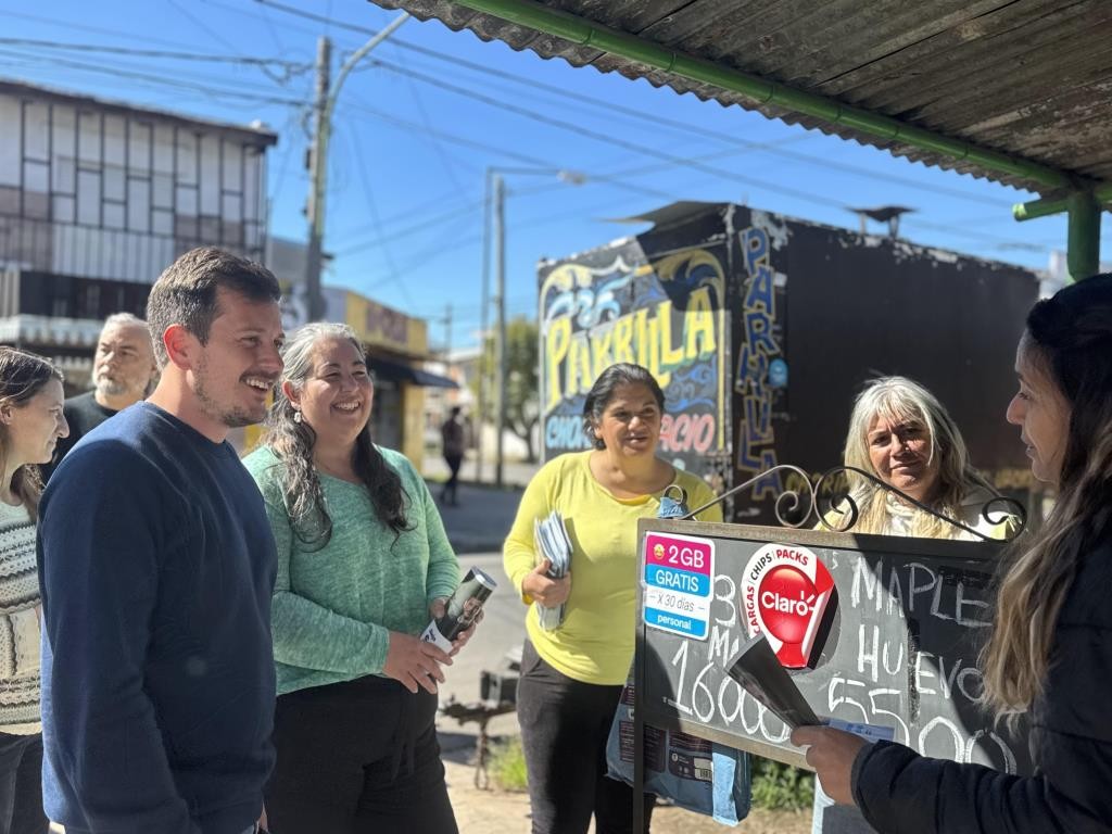 Fuerza Patria recorrió barrio Lubo para decirle NO a Milei