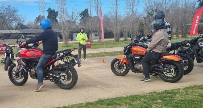 QJMOTOR acelera en Argentina con tres lanzamientos que conquistan ciudad, ruta y aventura