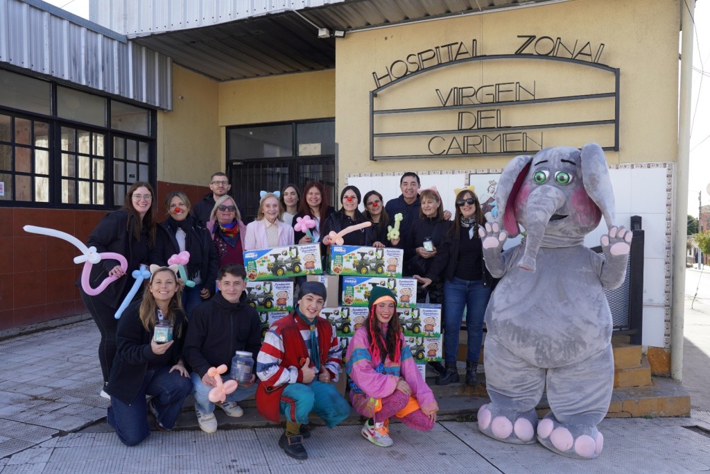 Mercedes-Benz Camiones y Buses junto al Hospital Zonal Virgen del Carmen de Z&aacute;rate en el mes del ni&ntilde;o