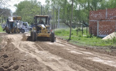 El Municipio contin&uacute;a con tareas de mejoramiento en los distintos barrios de la Ciudad