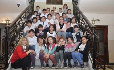 Contin&uacute;an las visitas al Palacio Municipal en el marco del Programa &ldquo;Vivo y Conozco Campana&rdquo;