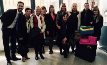 La Jefa Comunal Giroldi entreg&oacute; un equipo de computaci&oacute;n y accesorios a la Escuela T&eacute;cnica N&deg; 2