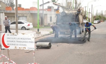 Obras P&uacute;blicas desarrolla nuevas obras de bacheo en el casco c&eacute;ntrico