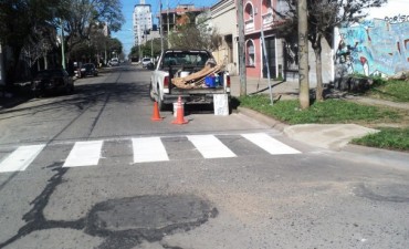 La Municipalidad intensifica la demarcaci&oacute;n vial de sendas peatonales 