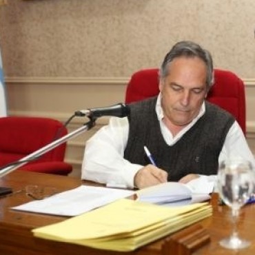 El HCD adhiero a la Ley 14.656 que beneficia a los Trabajadores Municipales.