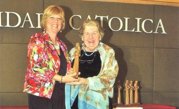 Liga de Madres de Familia: Se realiz&oacute; la entrega del Premio Santa Clara de Asis 2015