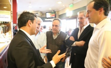 Juan Ghione acompa&ntilde;&oacute; a Sergio Massa en su recorrida por Z&aacute;rate.