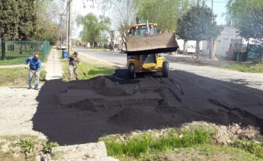 Obras y Servicios P&uacute;blicos conretaron obras de bacheo en diversos Barrios