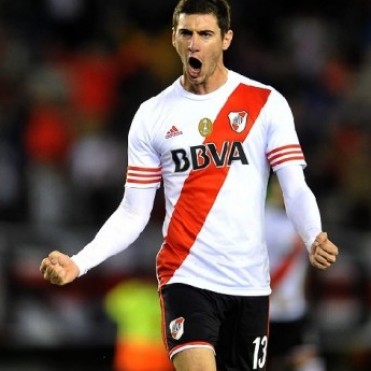 RIVER PLATE GAN?&rsquo; EN EL DEBUT ANTE LA LIGA