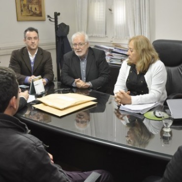 La Intendente Giroldi encabez&oacute; la Apertura de Sobres de la Licitaci&oacute;n para Obras de mejoras en el asfalto del casco urbano