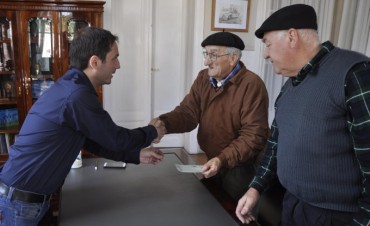 El Intendente Abella entreg&oacute; dos importantes subsidios 