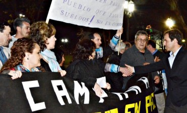 El intendente recibi&oacute; a los vecinos que marcharon pidiendo m&aacute;s seguridad y ratific&oacute; su compromiso con el tema