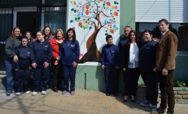 J&oacute;venes pintaron un mural en la Secretar&iacute;a de Desarrollo Humano 